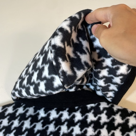 NWT. Susan Graver Weekend Houndstooth Reversible Sherpa Fleece Hooded Coat. XS - Picture 9 of 15